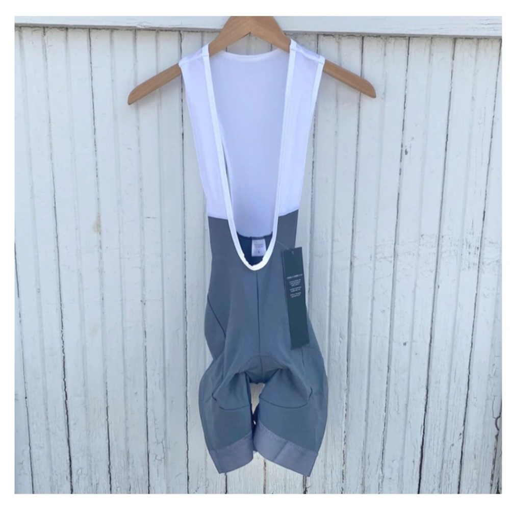 The gray bibs plus